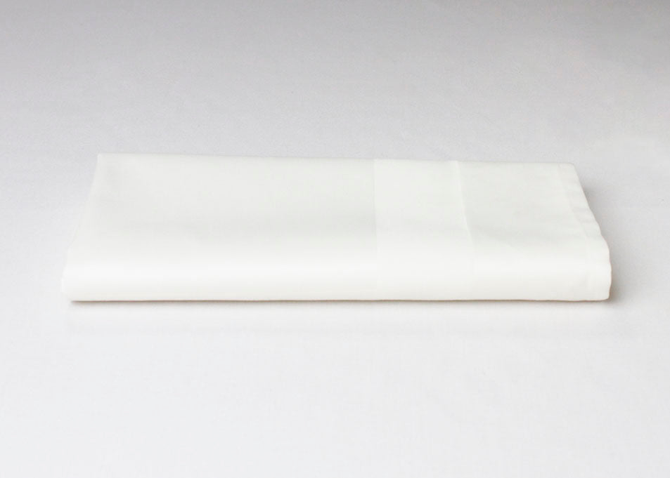 Fine dining white table linen